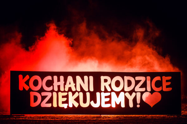 Podświetlana folia pirotechniczna na podziękowania dla rodziców na weselu