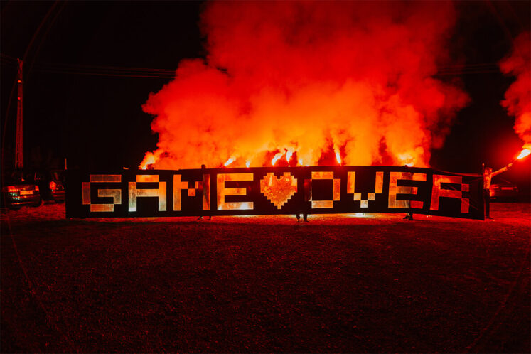 Napis weselny game over